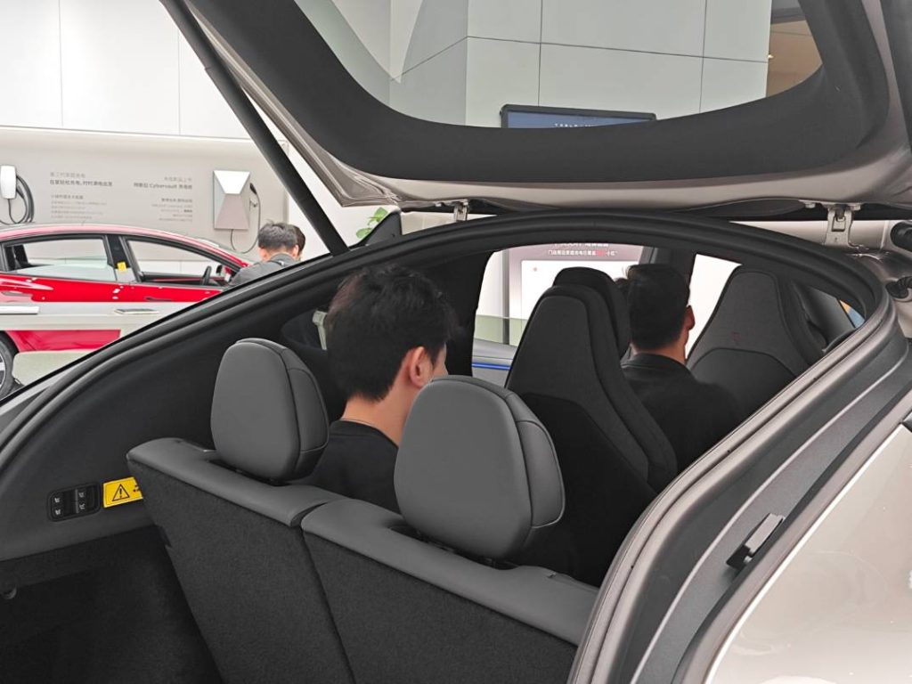 terza fila Tesla Model Y L