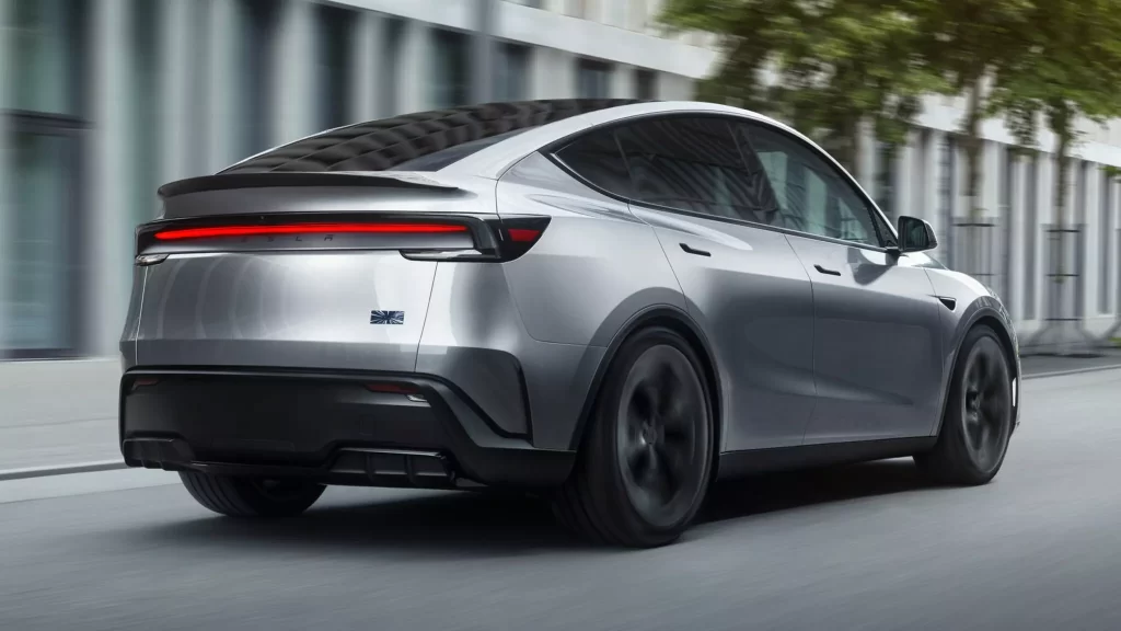 Tesla Model Y Performance grigia dettaglio spoiler